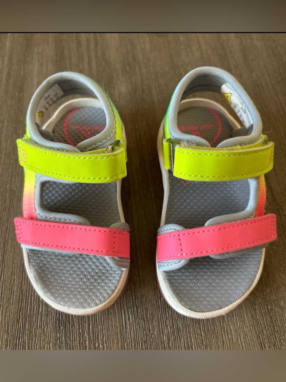 Stride Rite Sandals Semi New For Little Kids, Size 6, Color Neón Green, Pink.